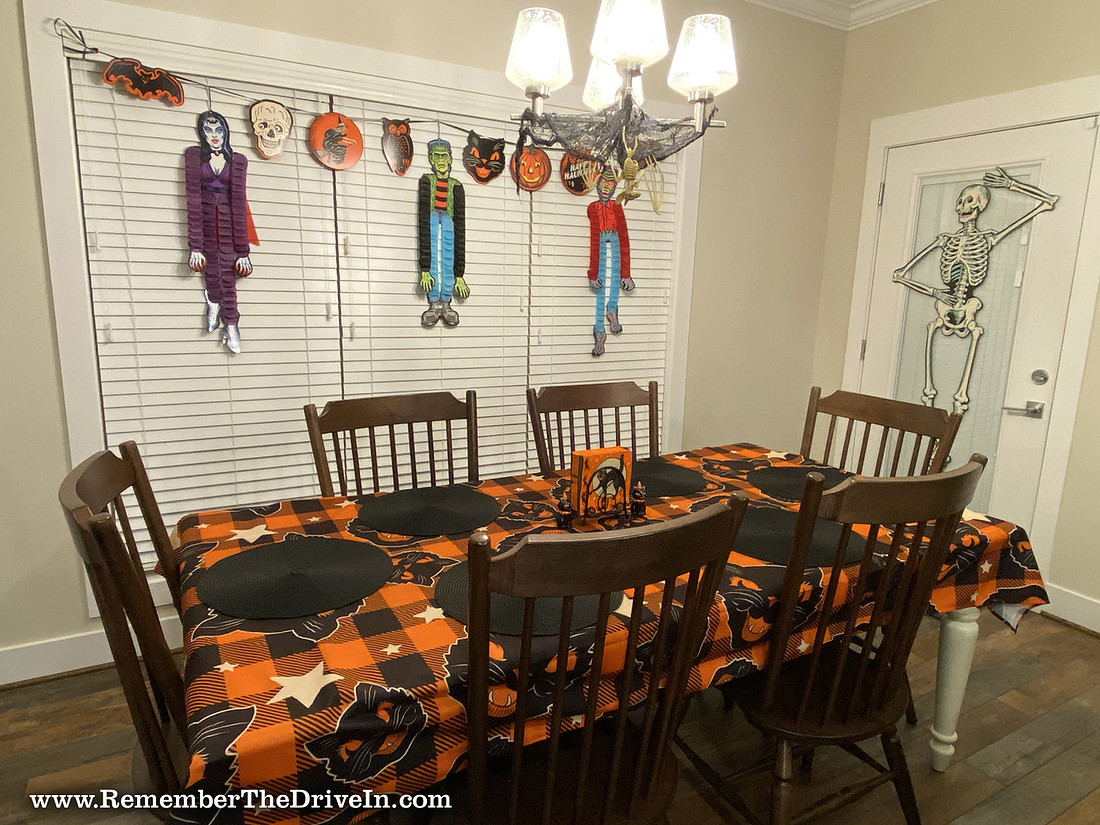 DiningRoomHalloweenDecorations