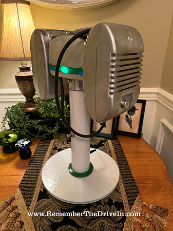 SPECO with Green Circlite and White Hammered Short Stand