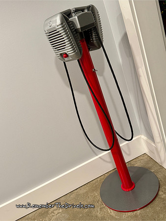 Projected Sound 2-Tone Hammered Speakers with Tall Red Pole